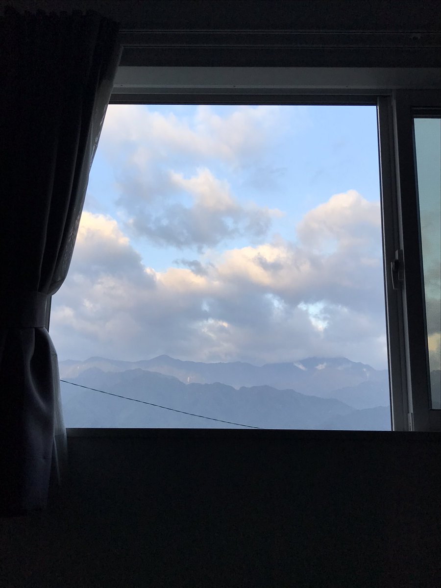 おはよう北アルプス

朝のたった15分くらいだけど、こうやってひとりで妄想する時間が、内向型の僕には必要。

エネルギーが充電されていく気がする