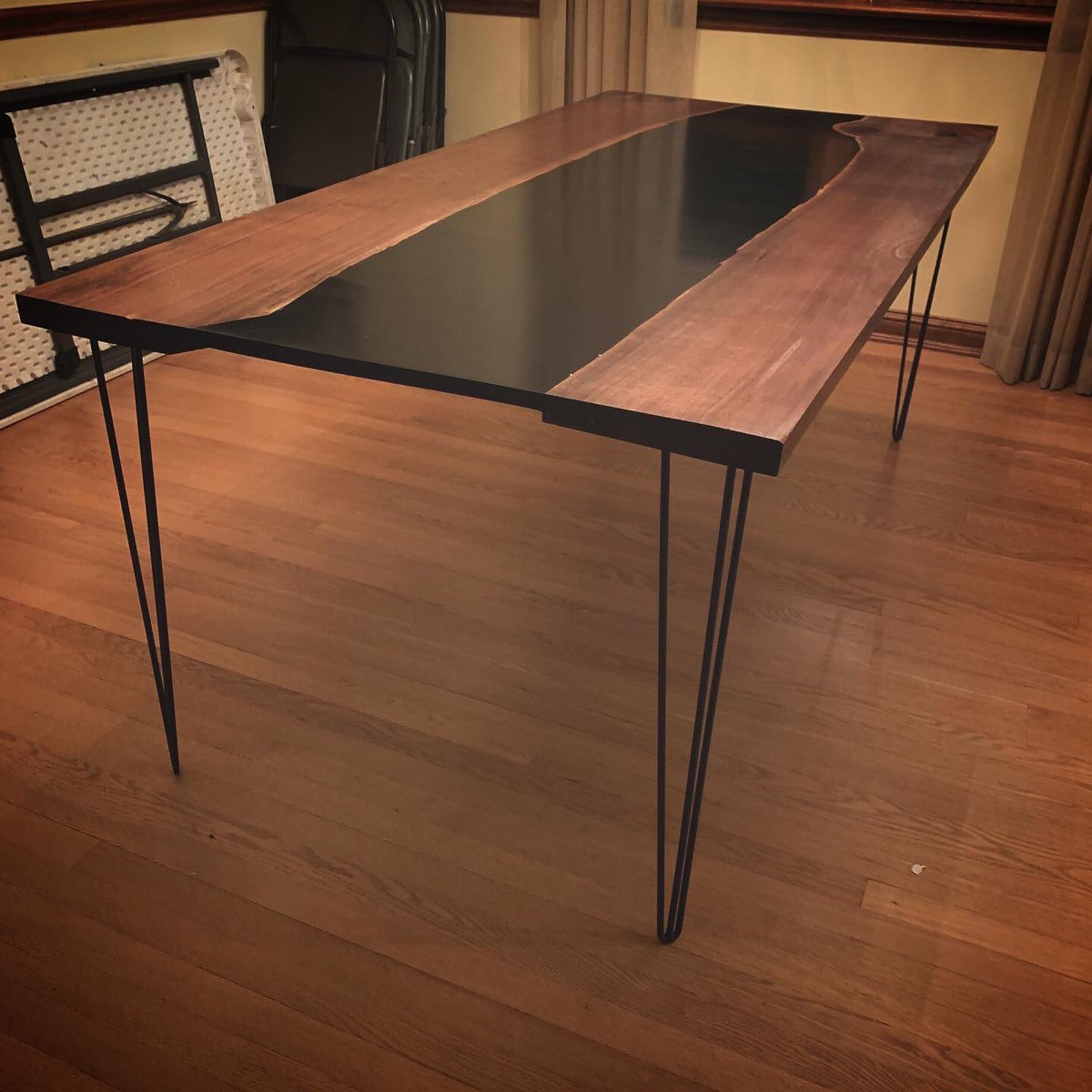 Custom Epoxy River Table ✔️