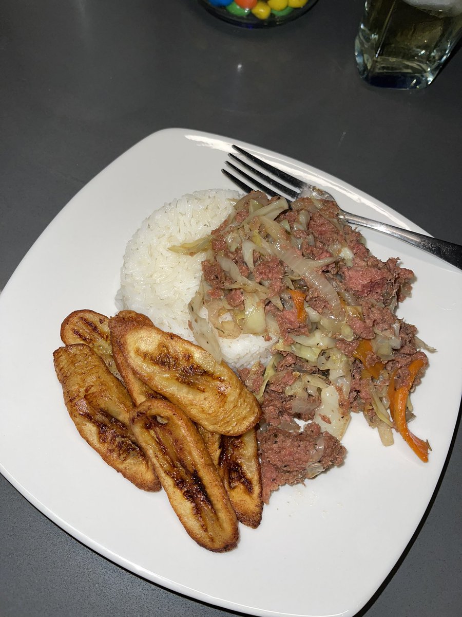 ohthatsbigpoppa's tweet photo. If you’re from the #Caribbean and or Latino, you know what time it is! #GrubWithTheCub #BullyBeef https://t.co/Ldo8ruU7bT