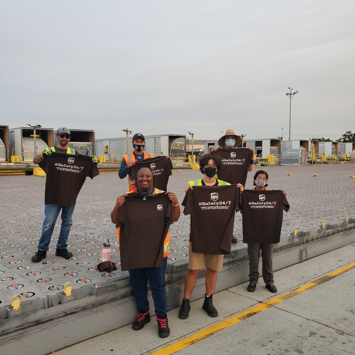Damian Renovato (@renodames) on Twitter photo Congratulations to Adam, Hilario, Jose, Karren, Aiden, and Lupe who just hit their 1 year #anniversary AND GOING #INJURYFREE!! These employees are the epitome of #teamwork. Well done crew! <a href="/BrionesJerson/">Jerson Briones</a> <a href="/mboden69/">Mark Boden</a> <a href="/JessicaB_SAFETY/">UPS TWILIGHT Ramp Wellness and Safety</a> <a href="/Shelby2017goair/">Shelby Jackson-Fox</a> Congratulations to Adam, Hilario, Jose, Karren, Aiden, and Lupe who just hit their 1 year #anniversary AND GOING #INJURYFREE!! These employees are the epitome of #teamwork. Well done crew! <a href="/BrionesJerson/">Jerson Briones</a> <a href="/mboden69/">Mark Boden</a> <a href="/JessicaB_SAFETY/">UPS TWILIGHT Ramp Wellness and Safety</a> <a href="/Shelby2017goair/">Shelby Jackson-Fox</a>