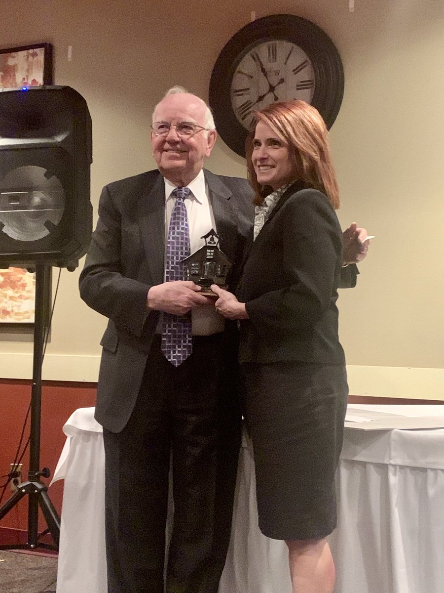 bmbellows's tweet photo. Certain there was never a more deserving educator. Thank you Jane Hanigan for your true dedication to our students and schools. Congratulations on your Nelson Award!! ⁦@ALHSathletics⁩ ⁦@VickieMurillo⁩ https://t.co/NzRZOQwsUE