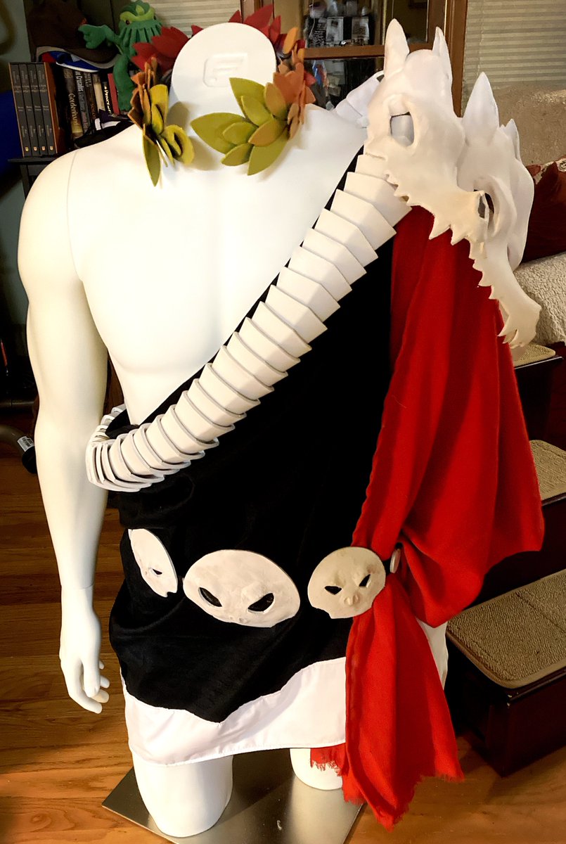 TheTalentedFool's tweet photo. I’m bad about posting things but here’s a commission I’ve been working on! #Zagreus from #Hades. Finishing touches on the border today, which turned out better than it had any reason to for making no measurements at all. My eyeballing power is well-practiced! https://t.co/hHEUakhcA1