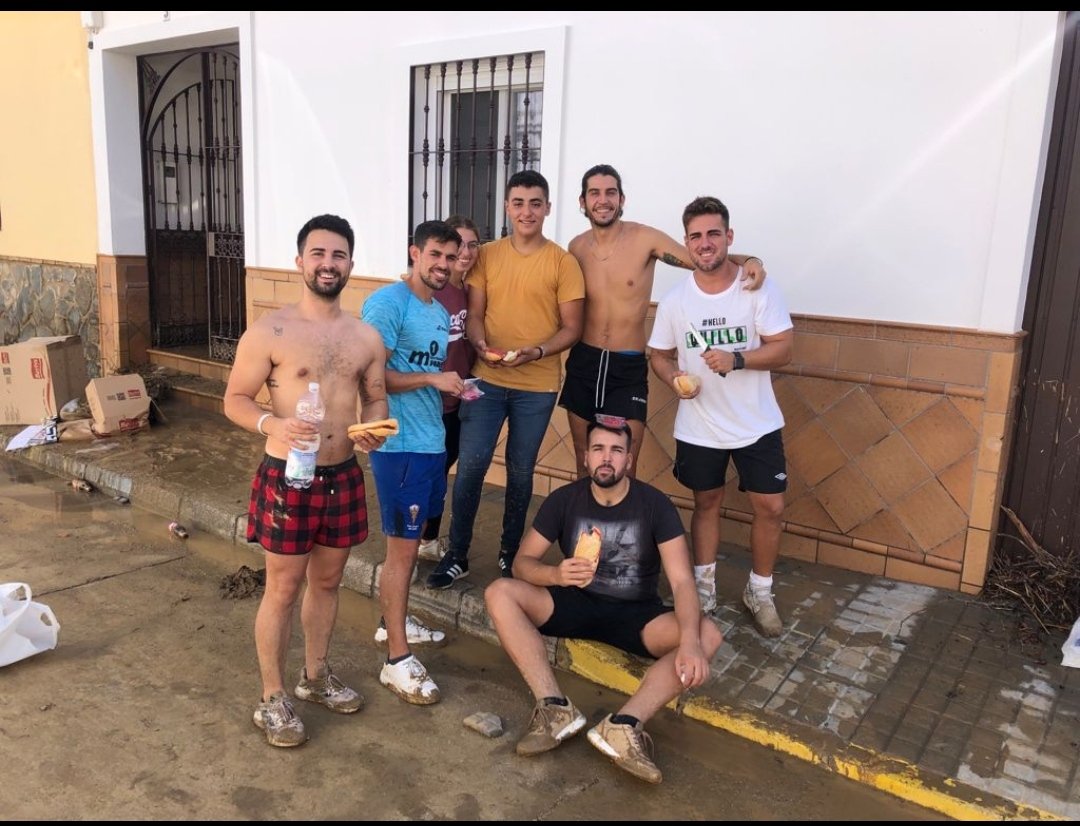 miguel_parra097's tweet photo. Hoy mis amigos me han demostrado lo reales que son, ayudando a mi familia con todo este desastre, ojalá estuviera ahí con ustedes y poder ayudaros os quiero ❤️ mucha fuerza a todo el pueblo de Lepe https://t.co/VBmTyj2jj0