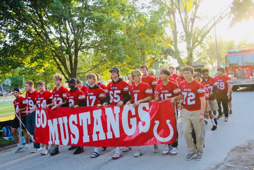 Congratulations to Homecoming Queen Kaylin Petrak and King Anthony Munoz!