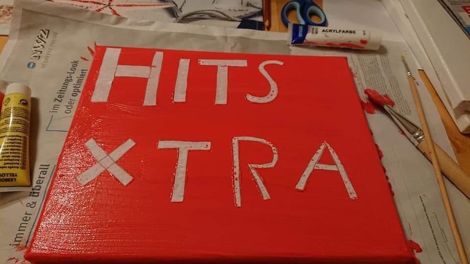 DJDerekBurke's tweet photo. One of the listeners to my 🎶📻 show &amp; other shows on @HitsXtraRadio painted this for us it’s so cool 😀🎶📻 Don’t forget you can tune into my show every Saturday &amp; Sunday from 10am on @HitsXtraRadio .You can listen online at https://t.co/JCjo96C7Ih or on the @myTunerRadio App 😀 https://t.co/58xnDgzfPX