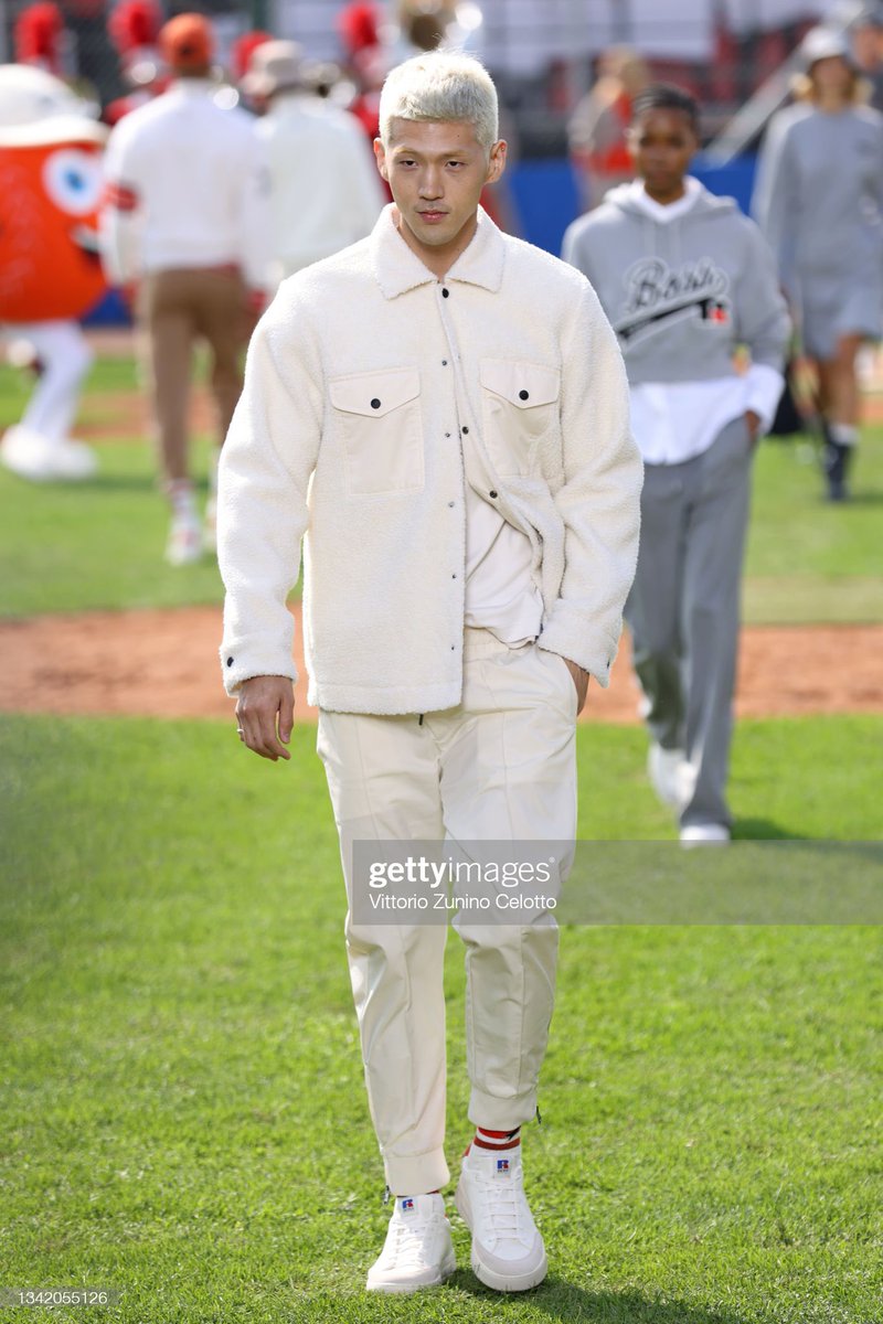 KARDArgentina's tweet photo. [#BMxMilanFashionWeek] 21.09.23

BM modelando para BOSS hoy en Milan Fashion Week.

#KARD #BM #BOSSBM #BOSS #MilanFashionWeek @KARD_Official https://t.co/b09EYmb5Uu