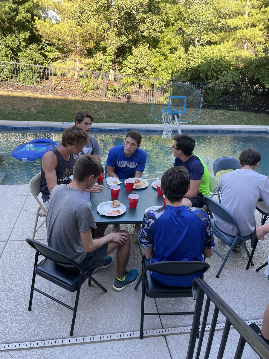 LHSCougarXC's tweet photo. Delicious pasta dinner at the Masa home. Thank you to the Kearns, Gross, Linds, and Masa for the wonderful meal this evening. Got to love the team bond and family atmosphere. #Xcrocks https://t.co/hW1ZpKR8jf
