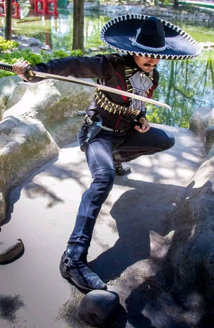 Woodyzuka's tweet photo. Respiración del mariachi 
Séptima postura cielito lindo https://t.co/CsmXvZdRqJ