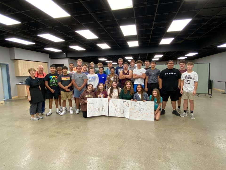 SpoilerFootball's tweet image. Thank you Mike and Patty Leighton for the fantastic team meal at the Frosty Fox!