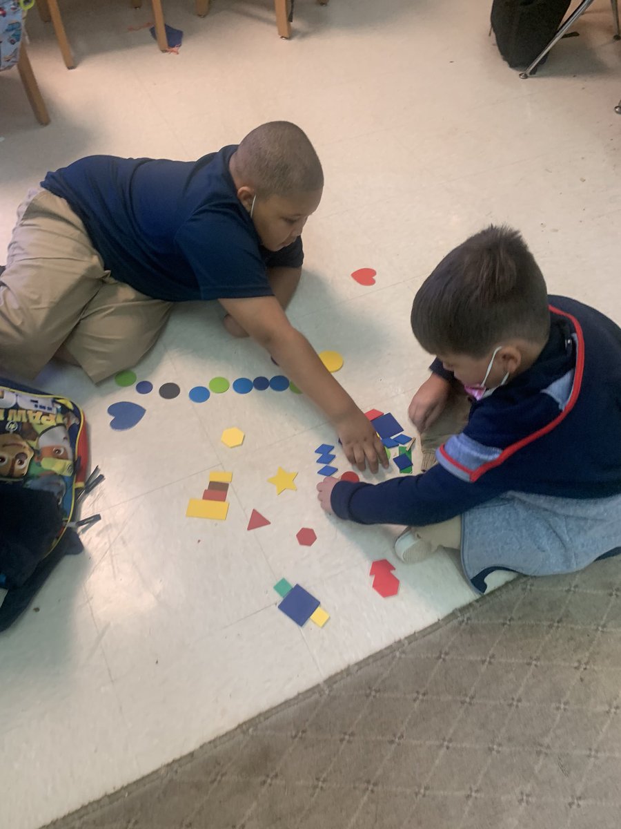 MsChildersERD's tweet photo. Learning how to work together and sort shapes! @DicksonTigers @PrincipalERD https://t.co/lWWl1stfgp