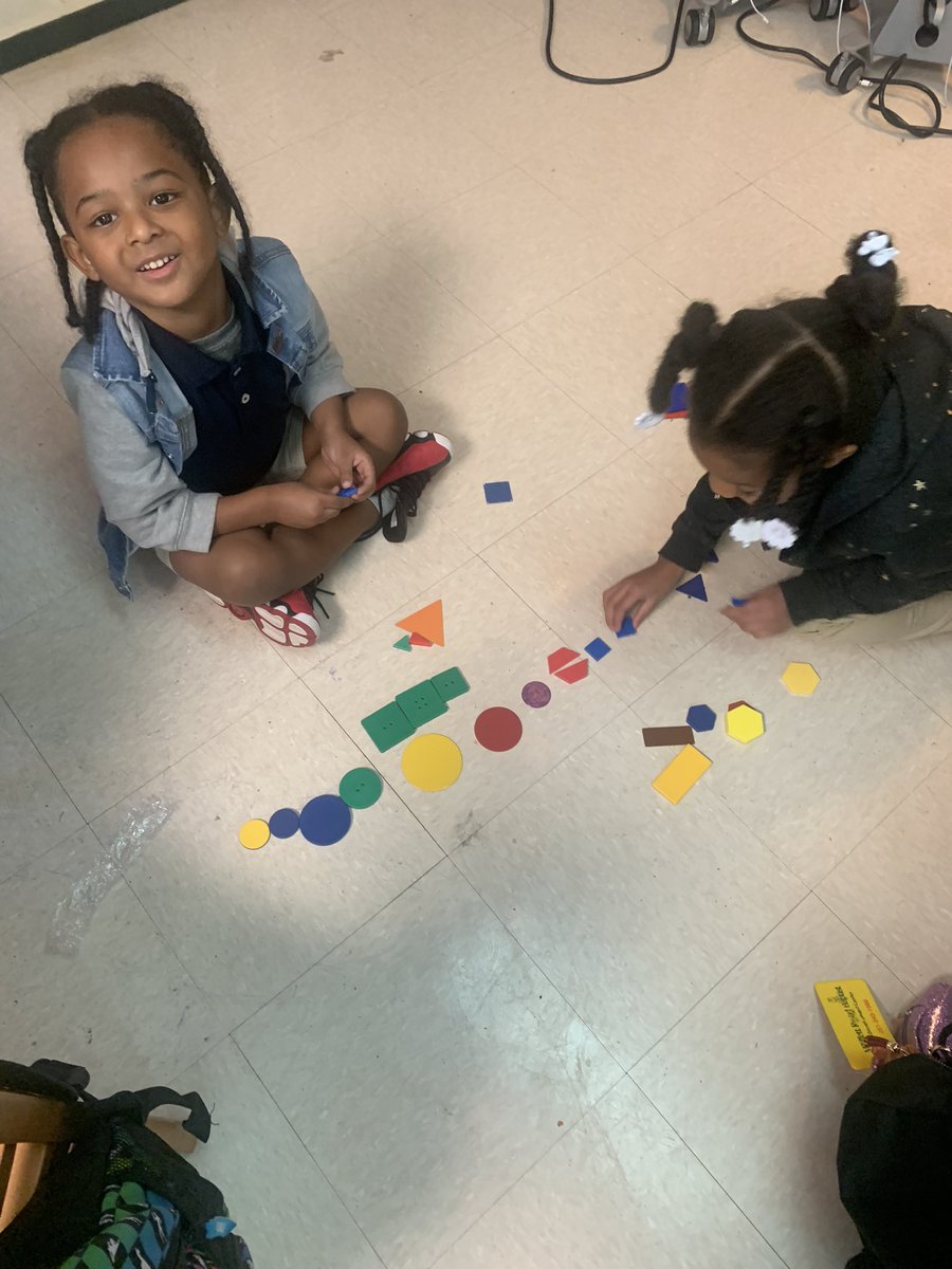 MsChildersERD's tweet photo. Learning how to work together and sort shapes! @DicksonTigers @PrincipalERD https://t.co/lWWl1stfgp
