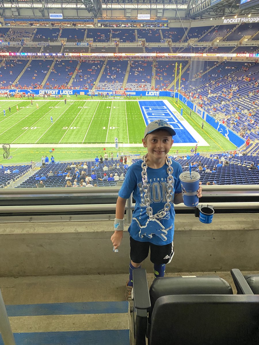 LionsNationU's tweet photo. Mom says, “He was born into a large family of @Lions fans! It was his birthright. 😉”

How many of you can relate to THAT?

#LionsNationUnite #LionsNation #Lions #LionsFans #Fans #NFL #NFLFans #OnePride #Superfan #LionCubs #Detroit #LNU https://t.co/cgAI6JZWII
