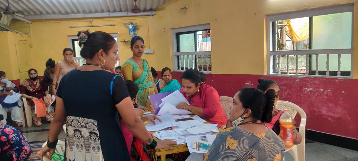 Vrutti_Catalyst's tweet photo. Our #FishMARC vertical has initiated enrolment for women fish vendors in socialsecurity schemes - PMSBY, PMJJBY, APY in 3 markets of Mumbai; a city with the highest women fish vendors. 131 women voluntarily came forward.Thanks to @EdelGive for the support.
Thanks to the #banks. https://t.co/KQMWG71CF5