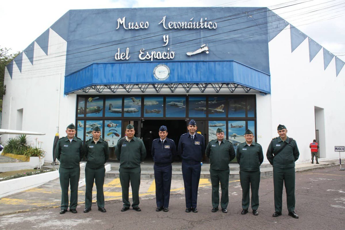 FuerzaAereaEc's tweet photo. El BGrl. Wilfrido Moya, comandante del #COED recibió la visita de los Alumnos del Curso de Estado Mayor de la Escuela Superior de Guerra de las @FuerzasMilCol, quienes conocieron la #AGA y el Museo Aeronáutico como parte de su práctica Geoestratégica Internacional. https://t.co/e9nsjE74f5