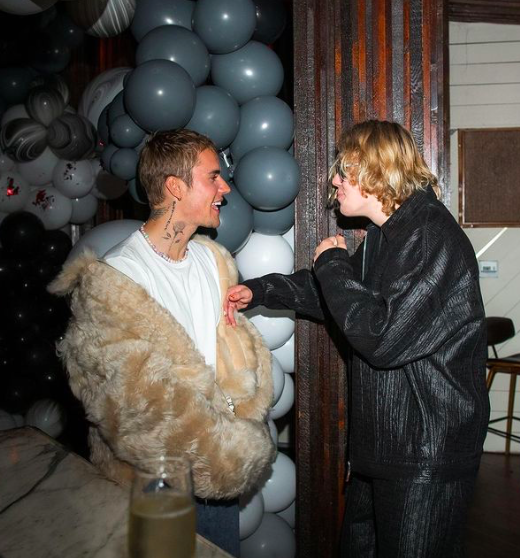 #TheKidLAROI. &amp; #justinbieber's #Stay becomes the Fastest Song to surpass 700 MILLION Streams in Spotify History!💪🥇💨🎶💥7️⃣0️⃣0️⃣Ⓜ️🎧🔥🏆👑👑💛💚
facebook.com/worldmusicawar…