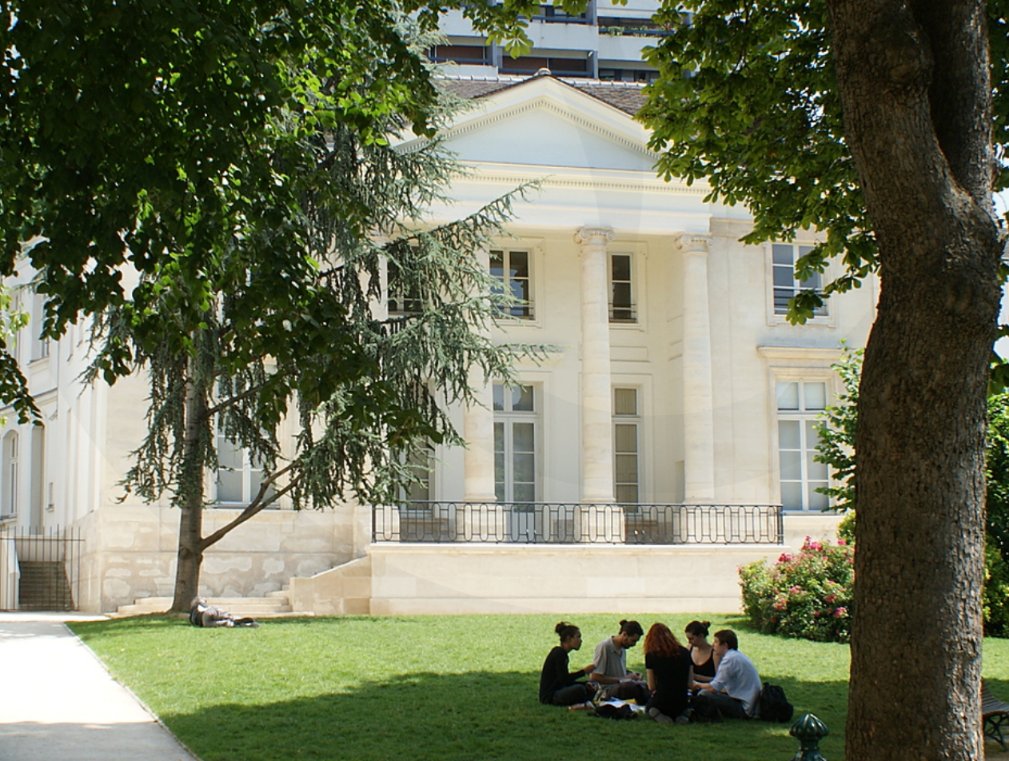 Nature &amp; architecture à Paris: le pavillon Carré de Baudouin, monument historique et espace culturel emblématique de <a href="/Mairiedu20/">Mairie du 20e</a>, menacé: ouvrons le dialogue pour éviter un désastre et préserver ce lieu magique!
➡️sitesetmonuments.org/le-pavillon-ca…