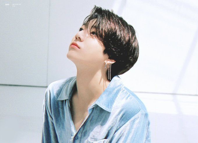 fairyxsan's tweet photo. #taekookau where

jungkook took a deep breath, he’s been thinking about it lately.

should he go? or should he stay? maybe he can just wait more?

he was sitting down on the sofa, leg shaking as he began thinking 

and seconds later he spoke 

“fuck it, i’m doing it.” he stood https://t.co/PsANSETPSN