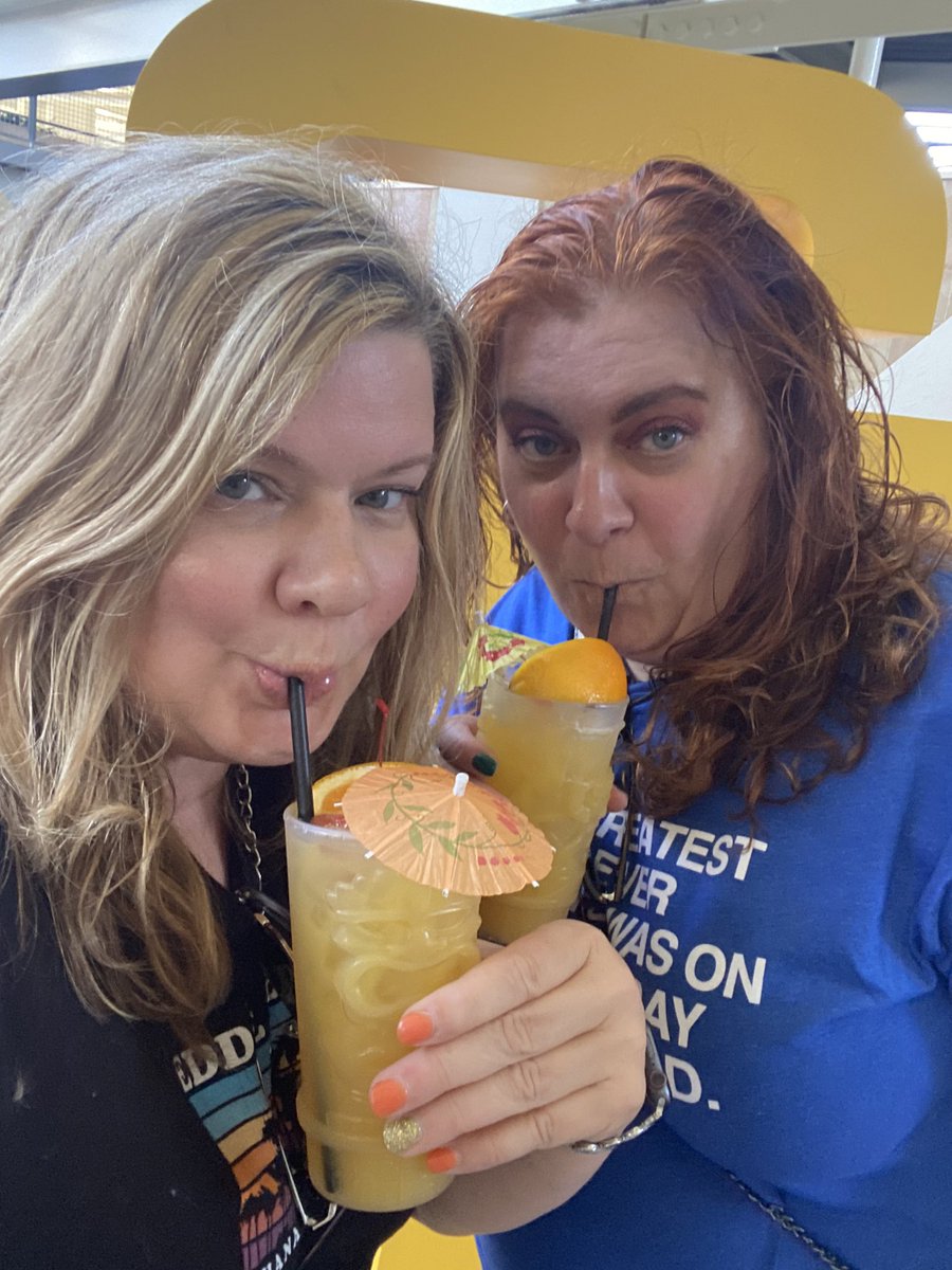 Not everyday you get an overturned HBP. Yu decide 😉 w/@Schwarziest at #GiantsPadres…&amp; many fave ex-Cubs <a href="/KrisBryant_23/">Kris Bryant</a> <a href="/faridyu/">ダルビッシュ有(Yu Darvish)</a> <a href="/VictorCaratini/">Victor Caratini</a> <a href="/TommyLaStella/">Tommy La Stella</a>