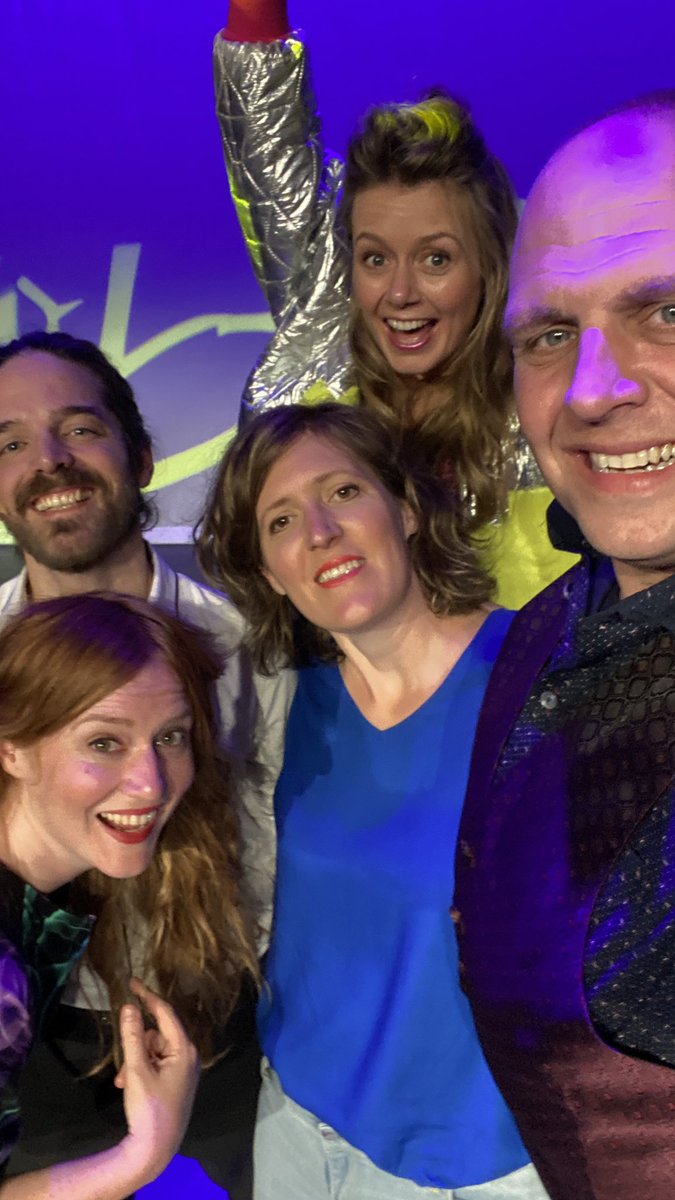 Super toffe preview avond met <a href="/MaartjeKine/">Maartje en Kine</a> en #JannekeDeBijl in ‘t Gasthoes in #Horst. We zien jullie allemaal@terug daar op 1 april! #MaaktAllesBeter