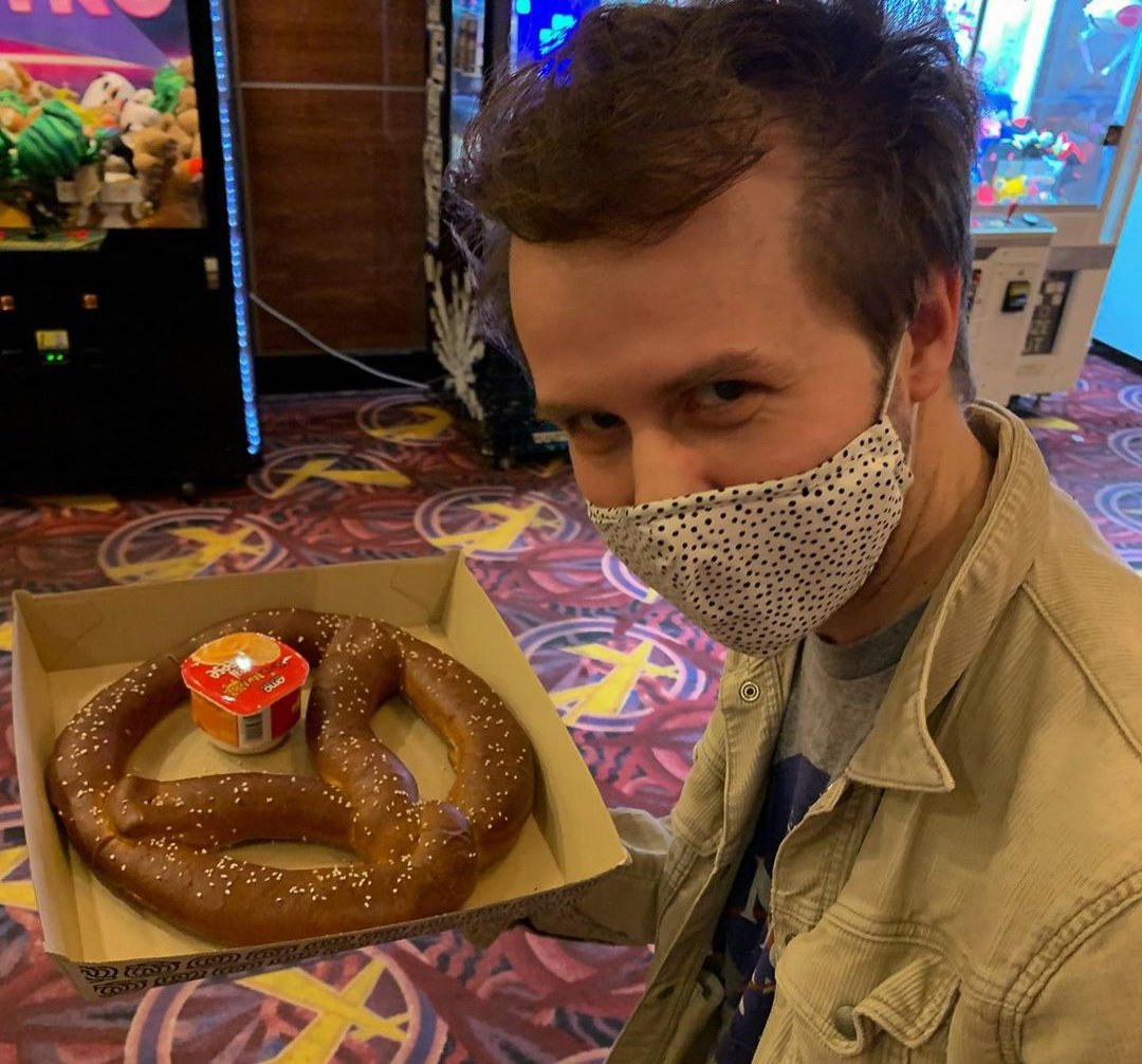 wigglyislord's tweet image. I don't know about you guys but I think the pretzel is a clue 🚴

#NightmareTime2 #StarKid