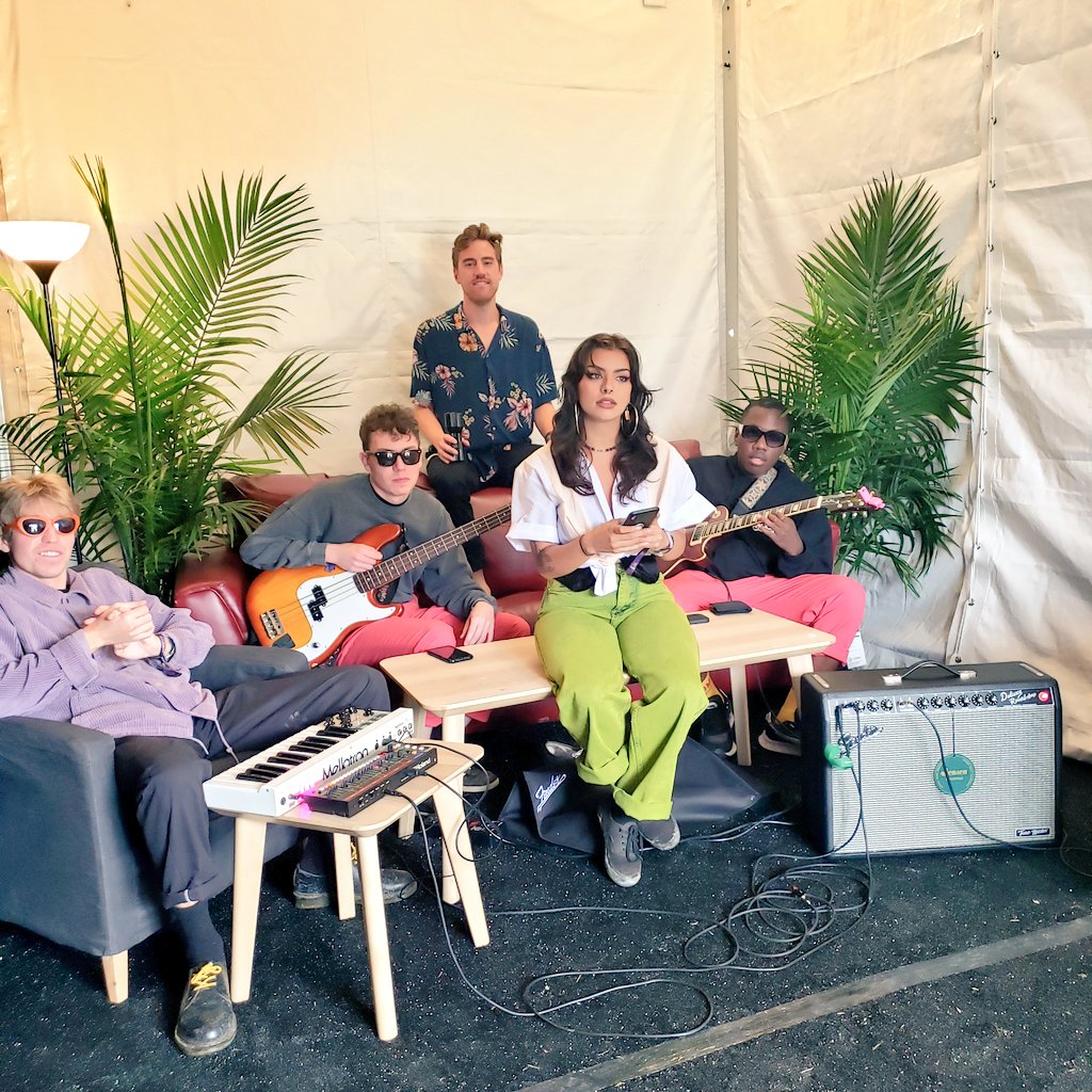 charIiethehuman's tweet photo. LIVE STREAM PEACH FACE SET ON IG @hey_peachface #FireflyFestival #firefly #fyrefly https://t.co/e2BRADlO4X