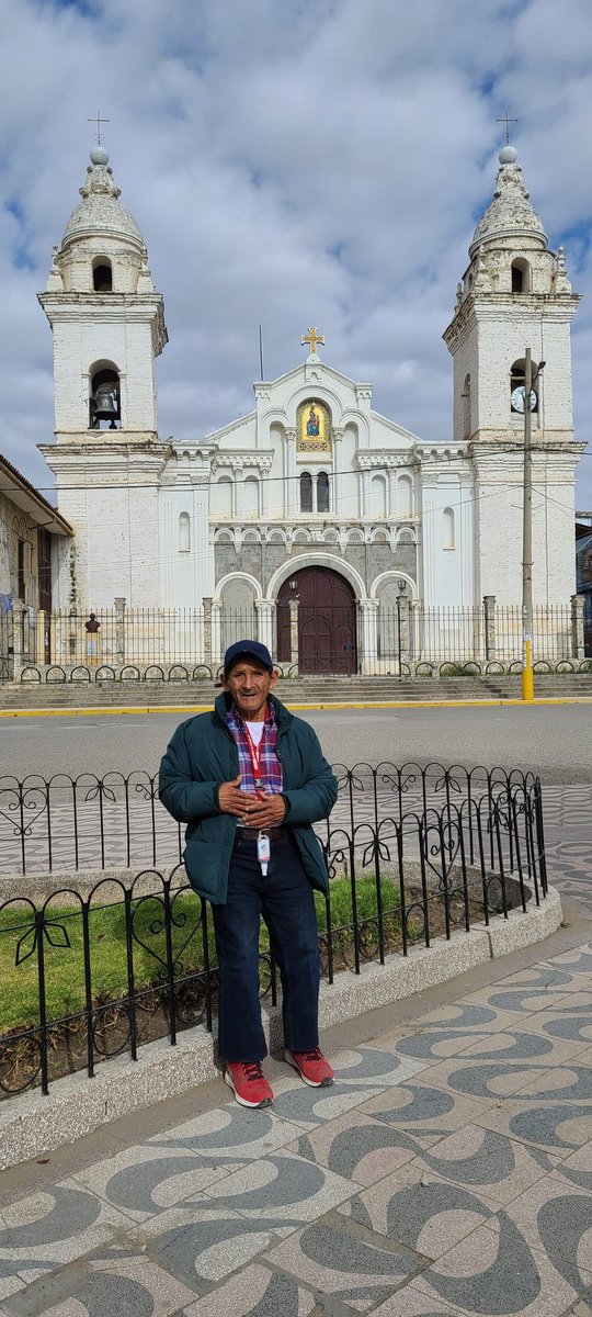 DaisiPaz's tweet photo. Se perdió mi papá Luciano Paz Julca, tiene 72 años y es una persona especial, el día 21/09/2021 a las 4:30. Salió de mi casa y no sabemos dónde está. Vivo por la urbanización los dominicos de santa rosa. La ropa que tiene puesto es igual que de la foto, excepto que la casaca es https://t.co/LolxvemKYQ