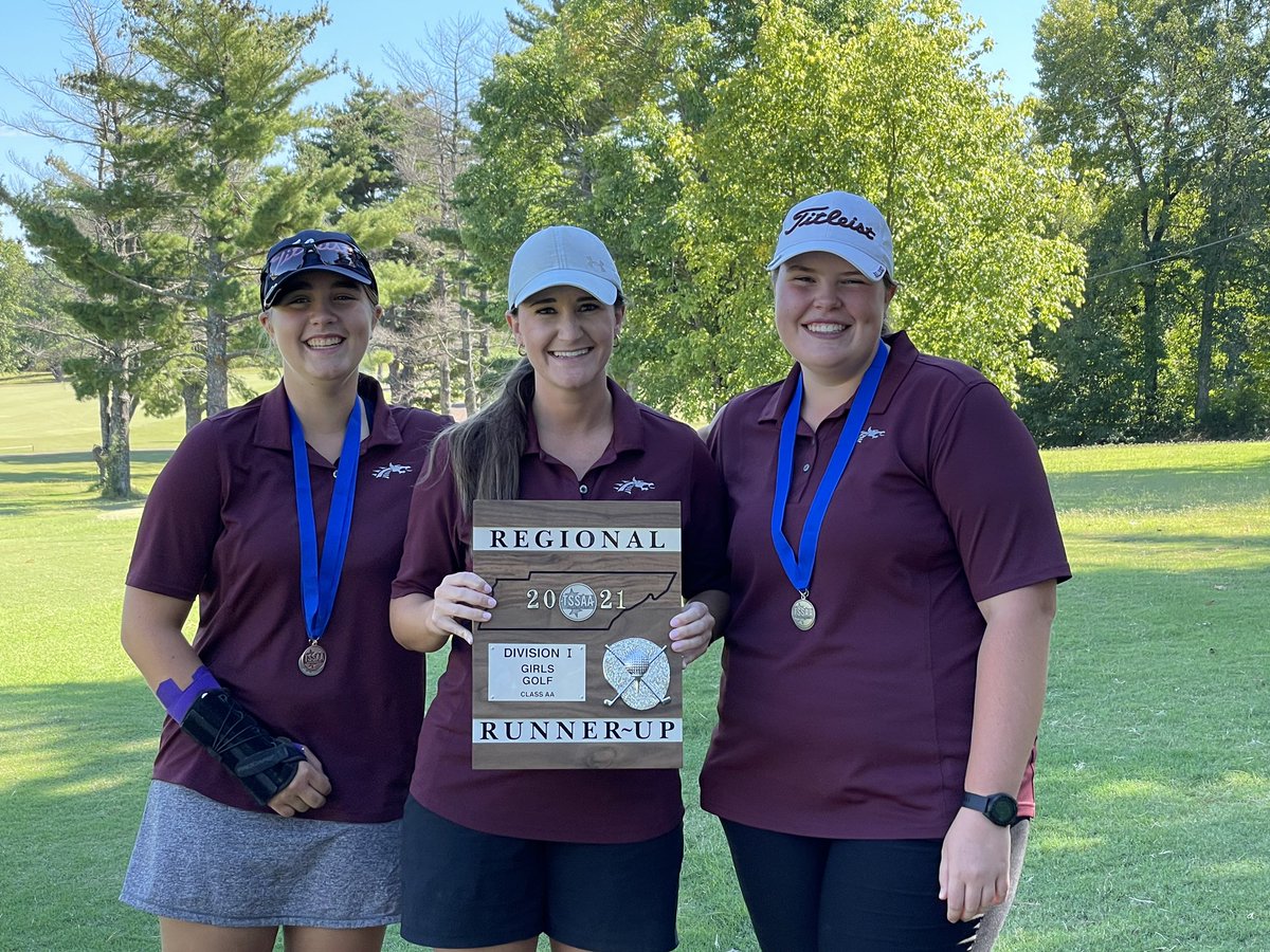 GirlsGolfCville's tweet photo. Lady Dragons fall to Houston by 5 strokes for the regional title. Shanna Lyle and Ella Penke take the top two individual spots to advance to the state tournament. Shanna took 2nd overall with a 74 and Ella took 3rd overall with a 78. #godragonsgo #statebound https://t.co/OPK6lY5Te2