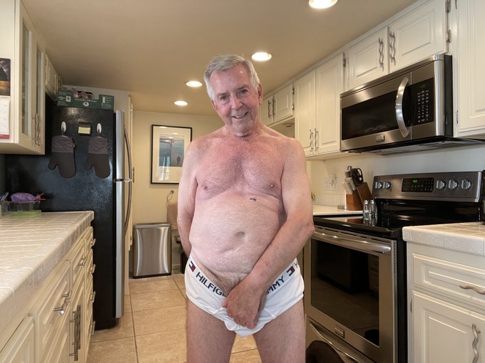 Someone’s in the kitchen with Jim Kits... could it be you?

SEE https://t.co/Euc7IkLZfE FOR HOTTER CONTENT