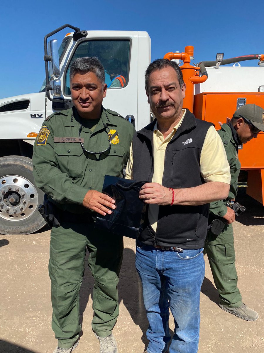 SegobCoahuila's tweet photo. En @CityofDelRio #Texas, el Secretario @F_DeLasFuentes, la Secretaria de Seguridad @villarrealsonia y autoridades del @INAMI_mx,  sostuvieron una reunión de trabajo con @USBPChief, Jefe de la Patrulla Fronteriza de 🇺🇸, para coordinar acciones de atención a la #CrisisMigratoria. https://t.co/VoryyEVcyf