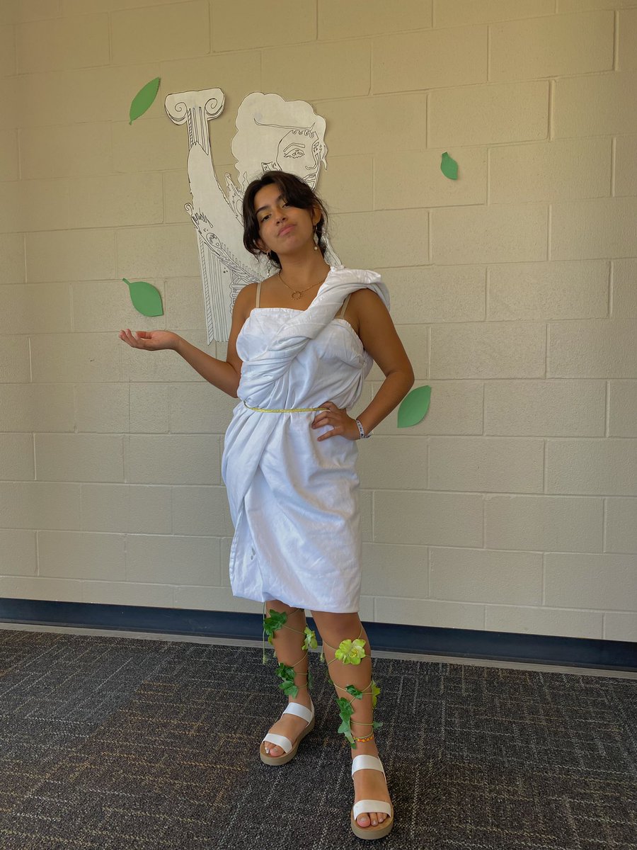 ellasias_'s tweet photo. goddess of school spirit 🍃⚡️🌬 @SOUTH_STUCO @SouthStuco20 #phshoco21 #phshoco #spiritweek https://t.co/baXmkXc0E7