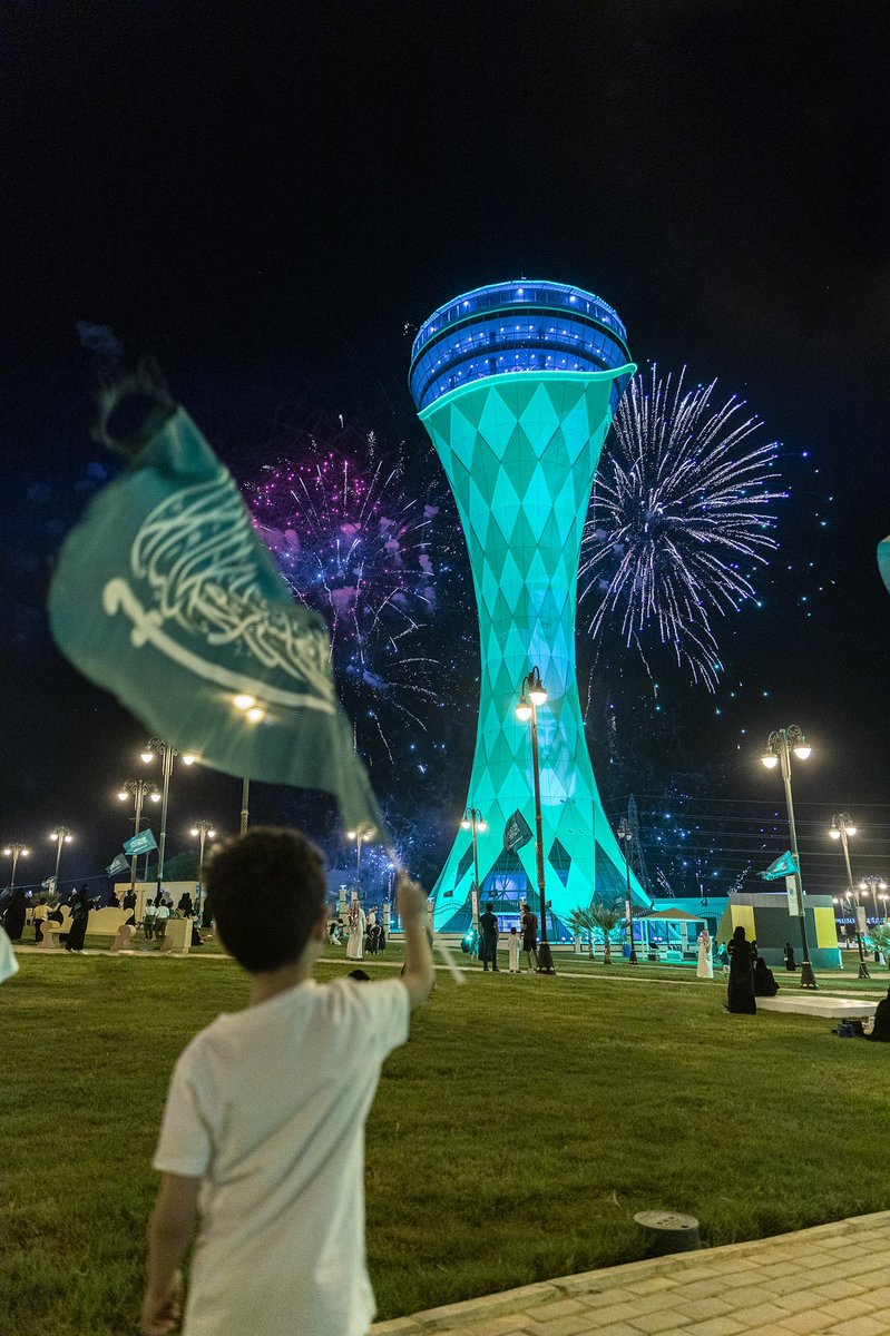 NorthborderSA's tweet photo. الألعاب النارية تُضيء سماء منطقة #الحدود_الشمالية احتفالاً بـ #اليوم_الوطني_91. https://t.co/ibRXUtgRsE