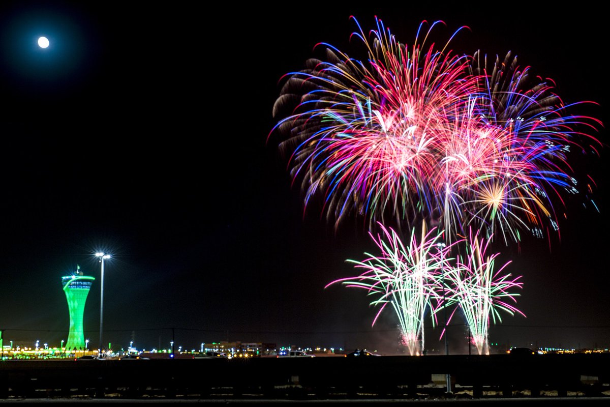 NorthborderSA's tweet photo. الألعاب النارية تُضيء سماء منطقة #الحدود_الشمالية احتفالاً بـ #اليوم_الوطني_91. https://t.co/ibRXUtgRsE