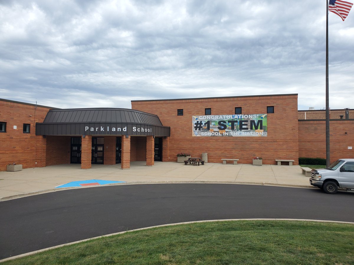 mitchell_mj's tweet image. Great to visit this #STEM  #1Lab!!  Thanks to the Parkland Team!  Nick, Courtney and Mike - It's Awesome what you guys do.  Appreciate it!  #SmartLab_tweets, #STEAMLab. @ParklandSchool, @School_15, #PBL