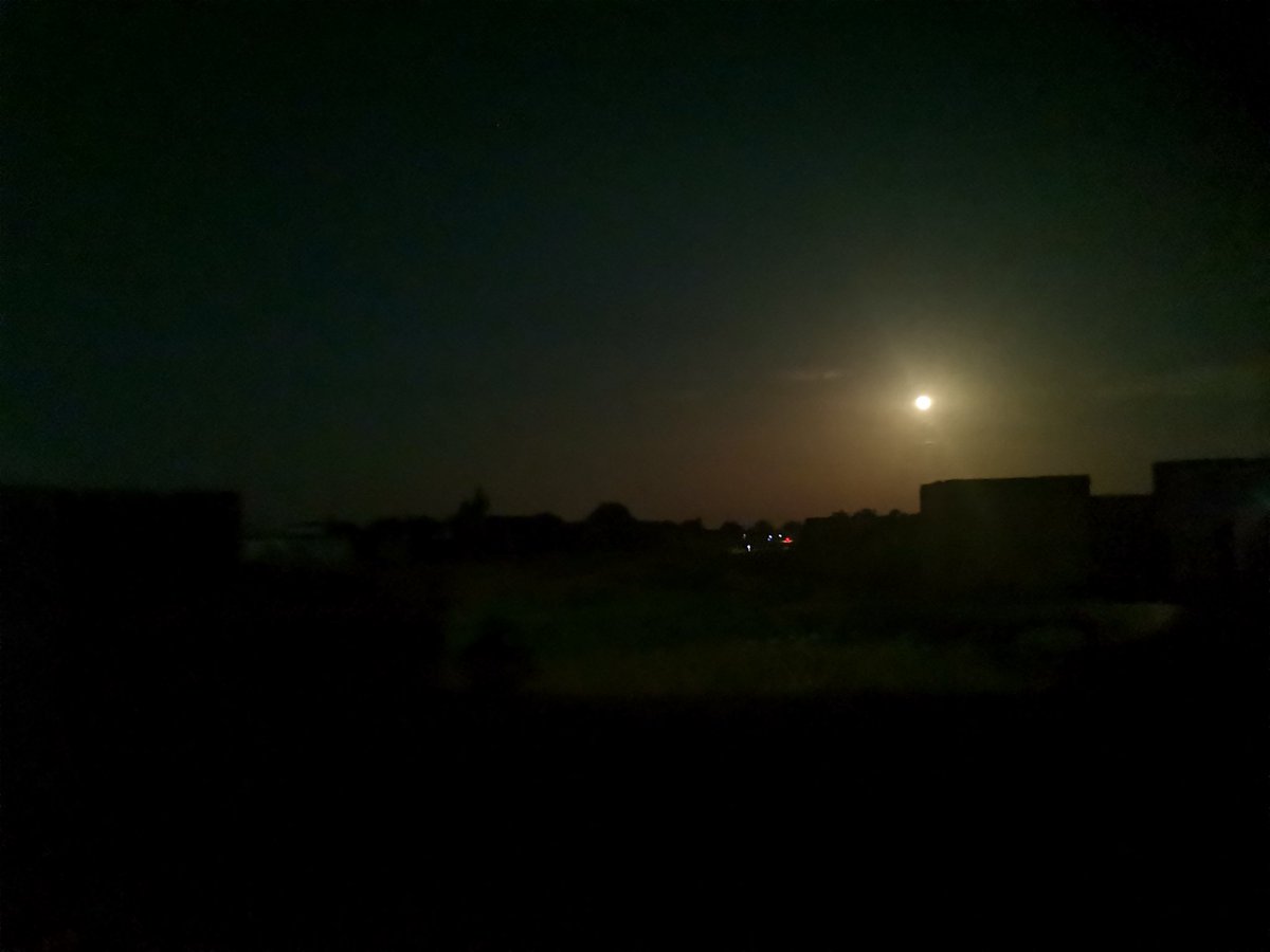 AZusanne's tweet photo. Bonne nuit à toustes. Cette photo, prise d'un Huawei #Nova7i à 20 h, montre à quoi ressemble ma belle île d'Ambatta la nuit.
#photography #Tchad #Adjib #BeautyOfChad #landscape https://t.co/jc4pyzkiCy