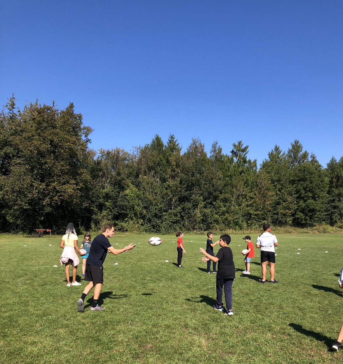 ecolestcrepin's tweet photo. Cycle rugby avec l’ACS au stade Aimé Dufour 👌🌞🏉@ChristelleProth https://t.co/HtZfTYuWlW