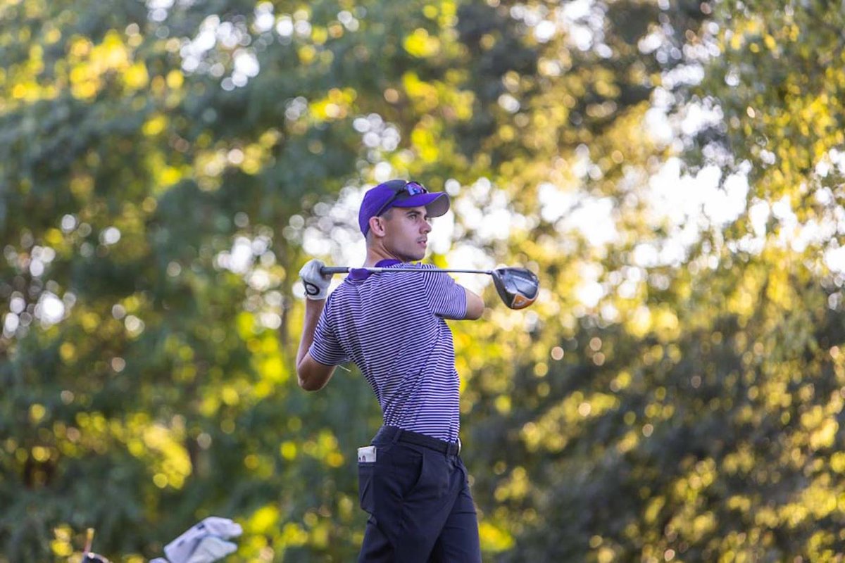 After being down nine strokes, Harrison Phillips of <a href="/KnoxPrairieFire/">Knox Prairie Fire</a> came from behind to take medalist honors in a playoff at the Loras Fall Invite #SLIACtion #d3golf

sliac.org/sports/mgolf/2…