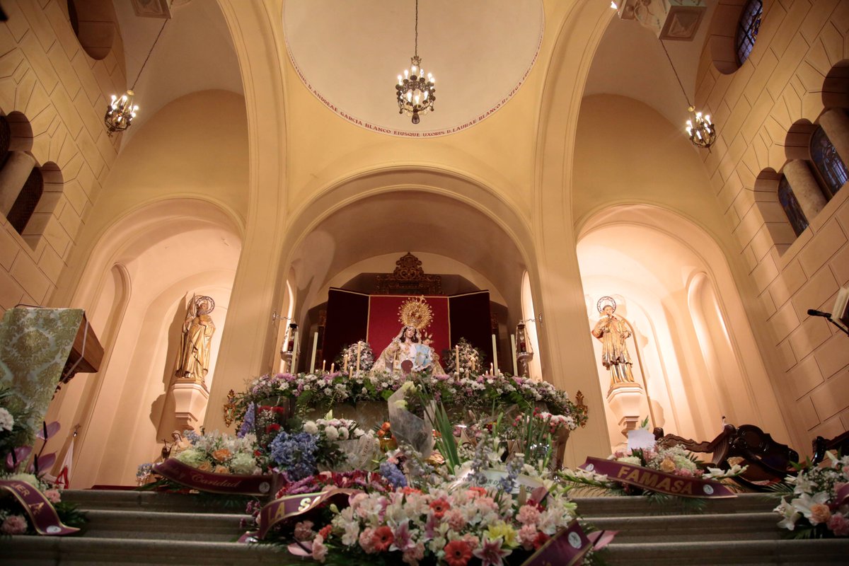 AlexLorrys's tweet photo. Ofrenda a @mercedsalamanca 

📷👉 @ElNorte_SA 
https://t.co/AvIXxQvKKN https://t.co/EIhQyJBqMv
