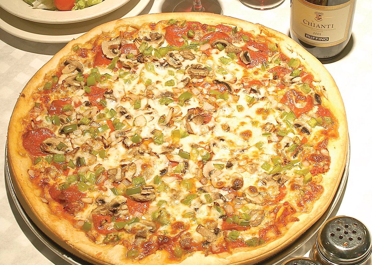 Hey <a href="/stoolpresidente/">Dave Portnoy</a> , we heard you’re going to be in Chicago this weekend. We’d love to host you, <a href="/BarstoolBigCat/">Big Cat</a> and the rest of the Barstool crew for a pizza review while thanking you for choosing us for the @BarstoolFund ! See you soon! #onebite