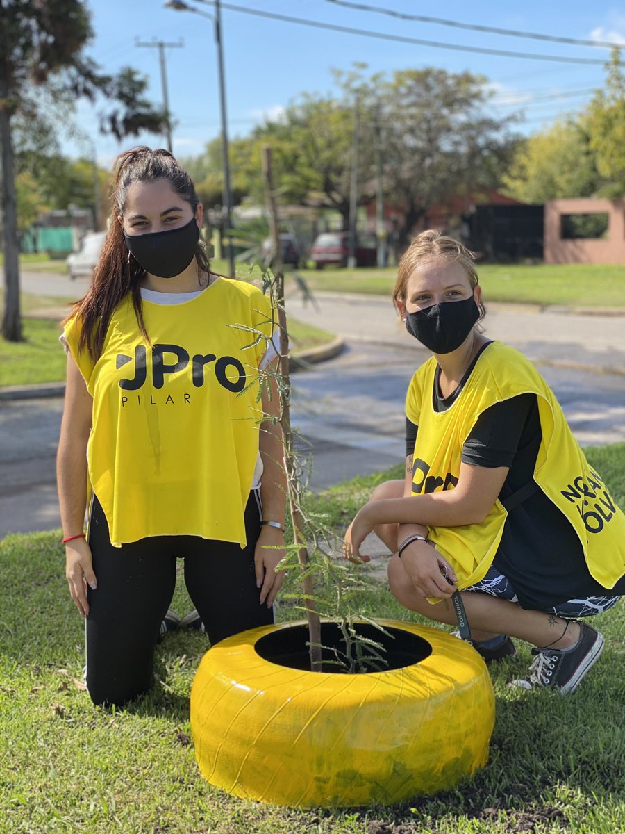 Hoy, hace 74 años las mujeres tenemos la posibilidad de ser protagonistas de la política en nuestro país  🇦🇷

Cada vez somos mas las que nos animamos a involucrarnos y hacer de nuestros espacios un lugar mejor, sigamos luchando juntas por nuestros derechos 💛💪🏽