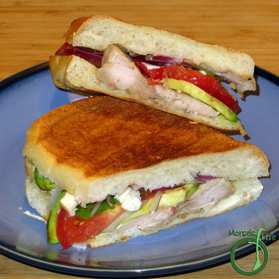 MorselsofLife's tweet image. Tender chicken, along with creamy avocado, juicy tomato, savory queso fresco, red onion, some cilantro, and sour cream lime dressing, pressed between crispy torta rolls for some delightfully scrumptious chicken tortas.

linkin.bio/morselsoflife

#chickentorta #mexicantorta