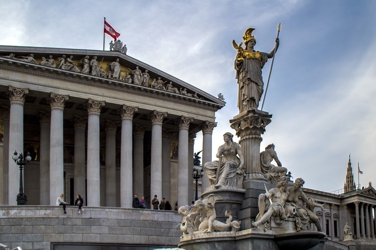 sheriannekay's tweet photo. Things to do in Vienna Austria to plan your itinerary: classical music, palaces, museums, churches, opera, coffee culture, and wineries and more https://t.co/ftzhfx3kqL via @sheriannekay #ViennaGoForIt #ViennaAustria #visitaustria https://t.co/Hboolp13zV