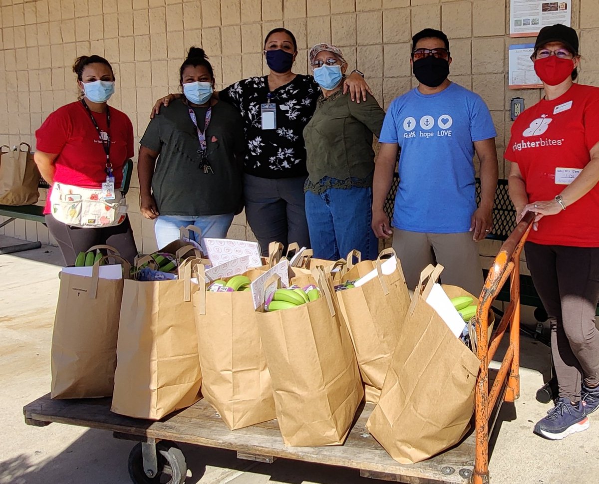 WrsRangel's tweet image. Brighter Bites distribution number two in in the books! A heartfelt thanks to our noble-hearted volunteers, our @BrighterBites program coordinators, and our teachers. Y'all rock!
 @ValleyWestEs  @sprattwoods @HISD_Wraparound  @HoustonISD  @MsCThompson_