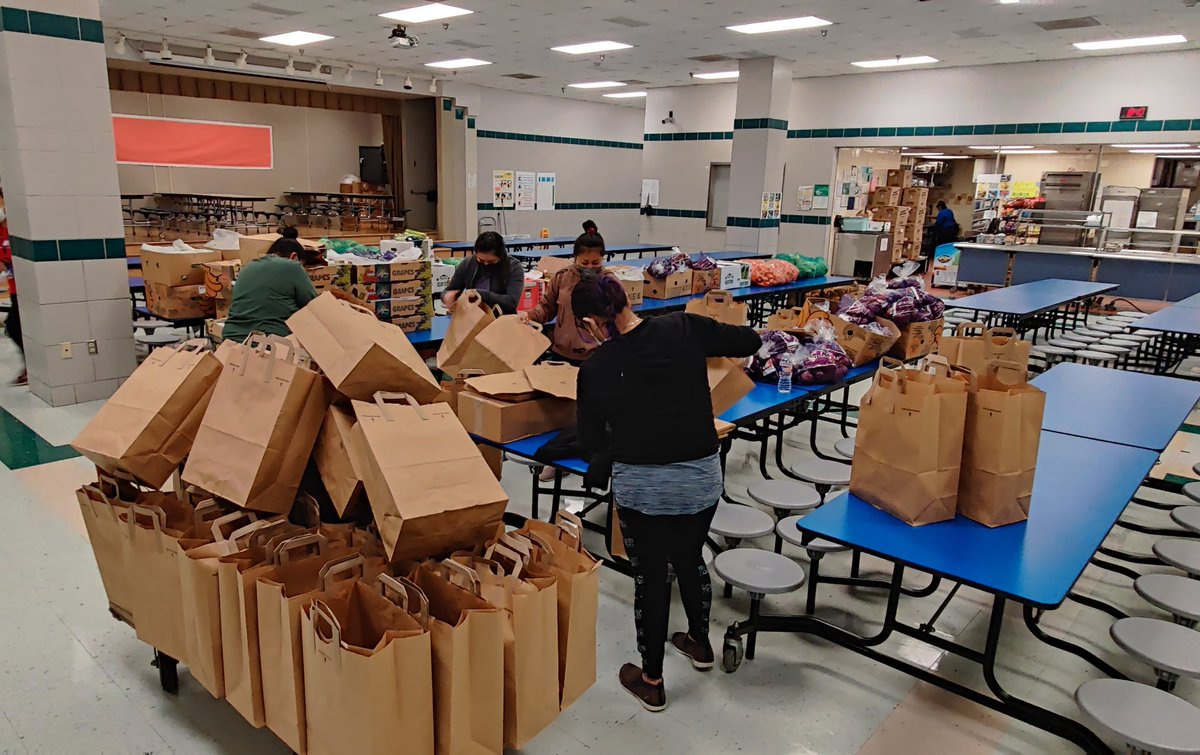 WrsRangel's tweet image. Brighter Bites distribution number two in in the books! A heartfelt thanks to our noble-hearted volunteers, our @BrighterBites program coordinators, and our teachers. Y'all rock!
 @ValleyWestEs  @sprattwoods @HISD_Wraparound  @HoustonISD  @MsCThompson_