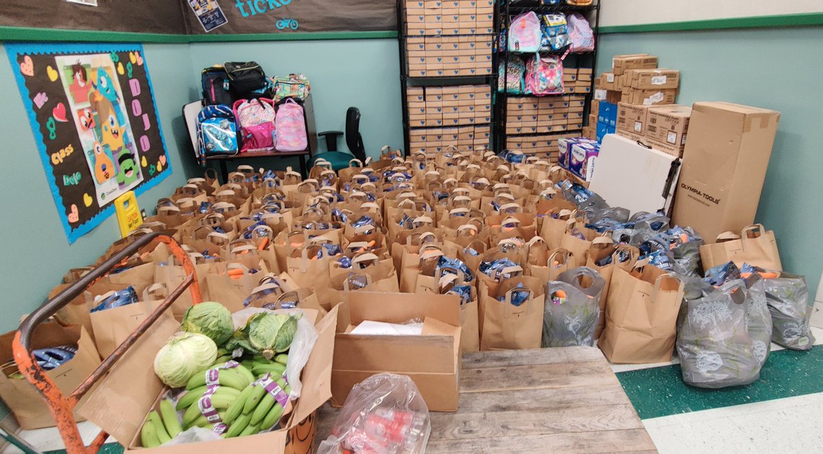 WrsRangel's tweet image. Brighter Bites distribution number two in in the books! A heartfelt thanks to our noble-hearted volunteers, our @BrighterBites program coordinators, and our teachers. Y'all rock!
 @ValleyWestEs  @sprattwoods @HISD_Wraparound  @HoustonISD  @MsCThompson_