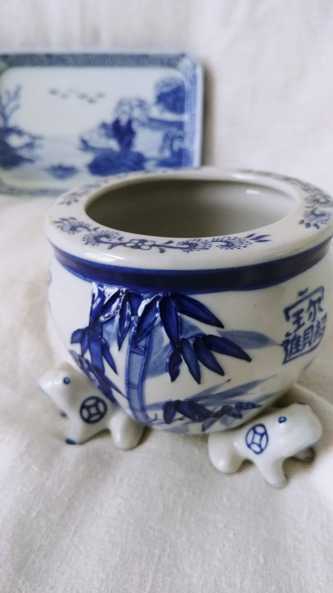 #NewArrival  @chicdevintage1.Etsy.com
#blueandwhitechina #miniplanter #ceramicplanter #fishbowlplanter #vintagedecor #vintagefinds 
#onlineshopping #storewidesale #uniquefinds #etsyshop