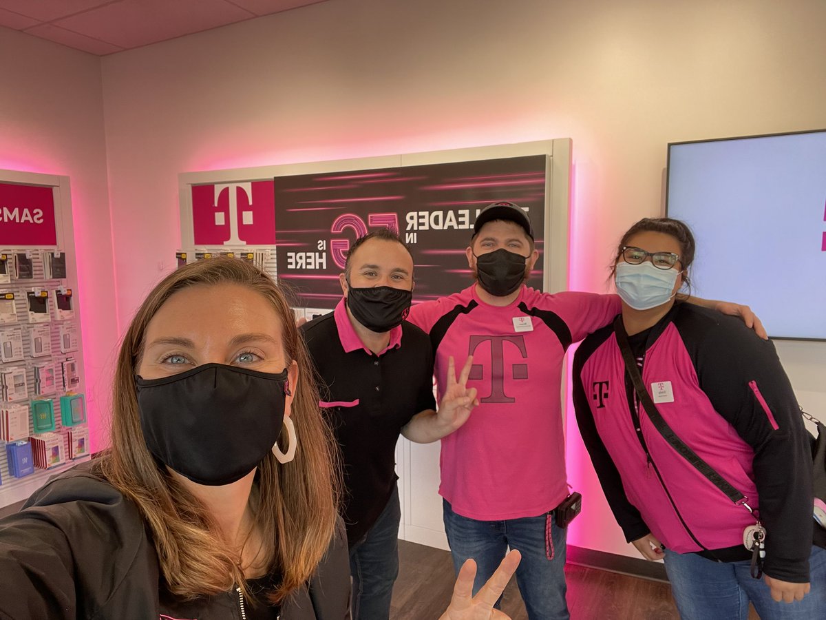 Hanging with the most amazing marketing partner <a href="/ChrisAPdx/">Chris Alvarez</a> at the Top Store and the Top ME in the Eugenen Market! <a href="/BryonFanger/">Bryon Fanger</a> #NBD #SMRALife #Stayton