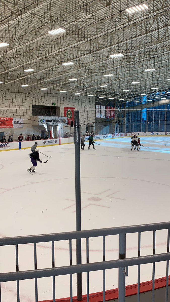 RussoHockey's tweet photo. Finally leaving the rink. 

This must be what a 9 to 5 job feels like. 

Kinda tiring 🥱 😁

(Let’s go Hamline) https://t.co/vgZHeODMUA