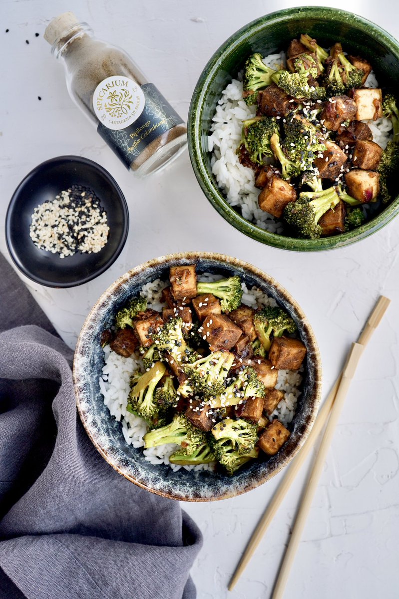 Spicarium1's tweet photo. 💥Nueva receta: Tofu crocante con pipilongo😍, receta de @maca_bites. 

Este es un plato inspirado en el Black pepper tofu, típico de China🇨🇳, plato común de la cocina asiática. Se reemplazó la pimienta negra por pipilongo💚 y el resultado es increíble🙌🏽; https://t.co/39A1mmyeEt