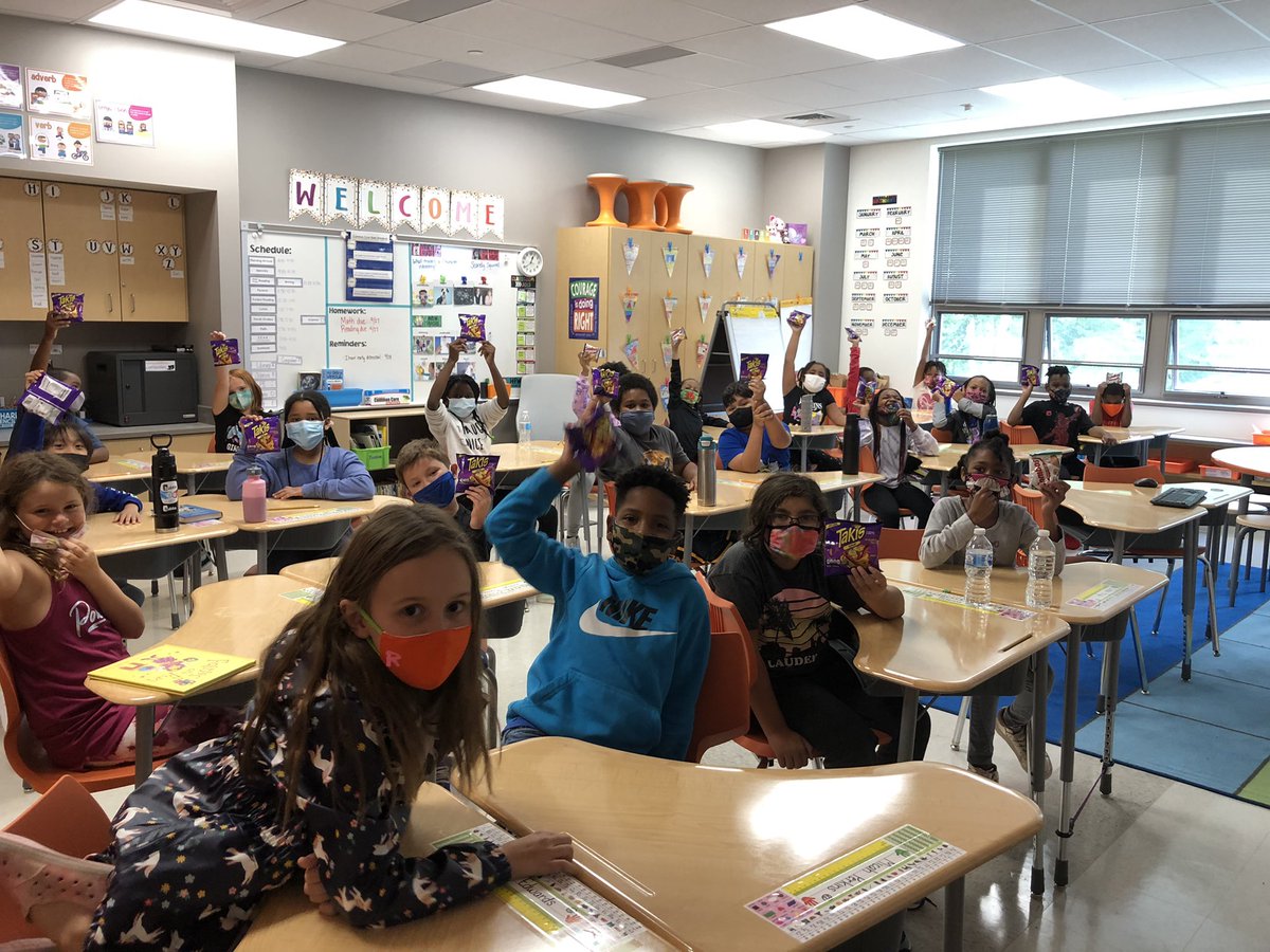 L_Sharpe711's tweet photo. That moment when you earn your 10 compliment of the year! #WaytogoBobcats @Billingsley_ES https://t.co/3fw9cuFQR5