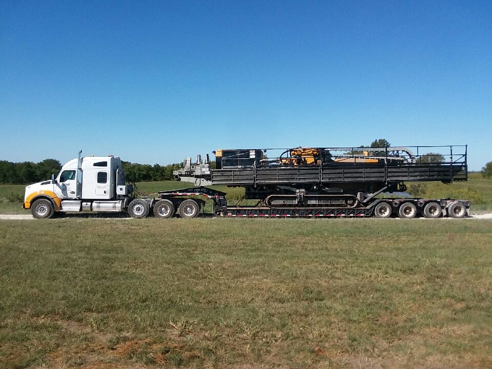 JumpTransport's tweet photo. OKC's most trusted yellow iron carrier!
#heavyhaul #trucking #oklahoma #texas #OklahomaCity #Transportation https://t.co/gkvIaNGnNZ